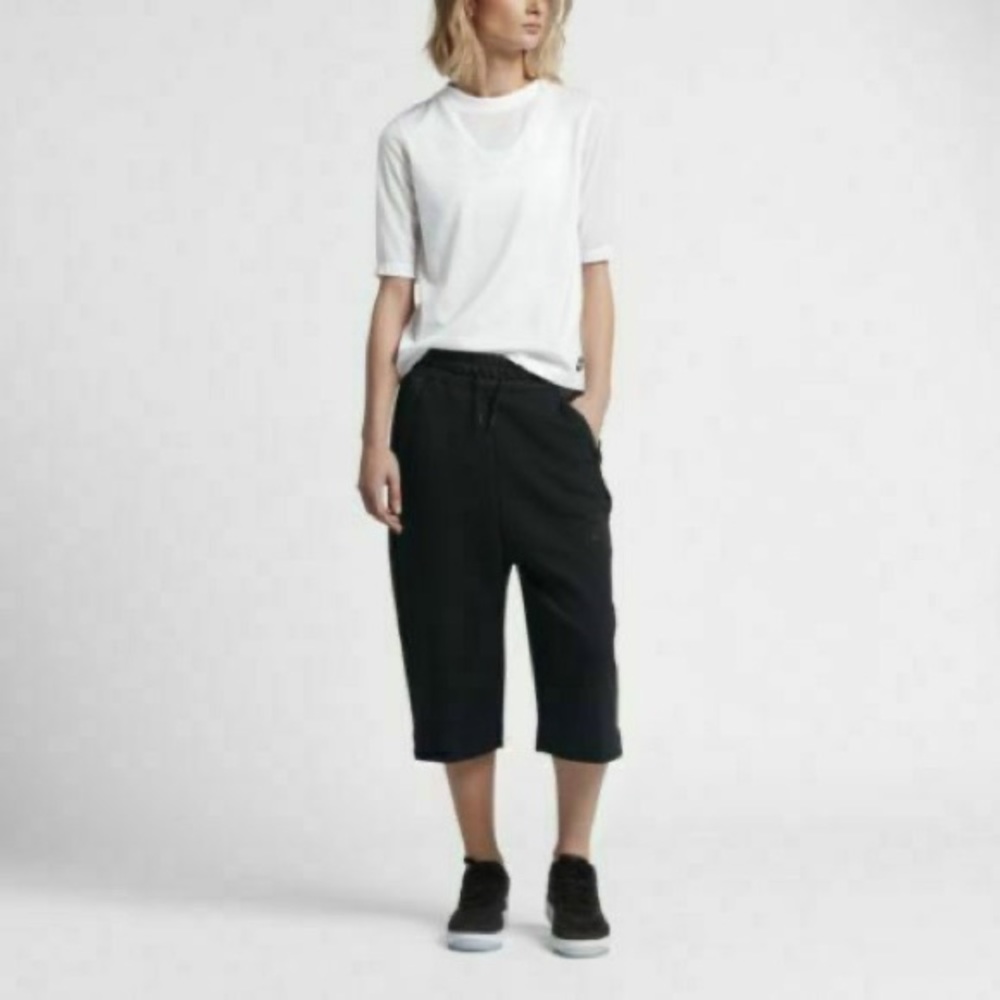 Nike Sportswear Tech Fleece Women's Capri's Pants Black 832648-010 Size Medium